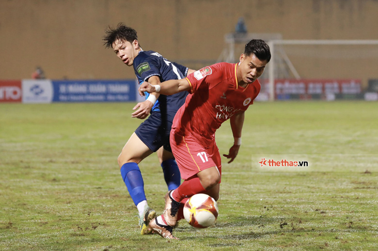 Tiền vệ Việt kiều Viktor Lê ra mắt CLB Bình Định ở V.League, gây sốt với vẻ ngoài lãng tử - Ảnh 2