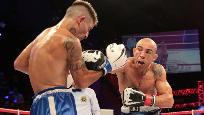Võ thuật quốc tế 12/2: Jose Aldo thắng trận ra mắt boxing chuyên nghiệp - Ảnh 1
