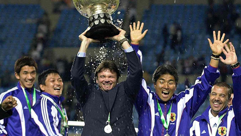 HLV Philippe Troussier: Ưa thích sơ đồ 3-4-3, tin rằng bóng đá Việt Nam nên học theo Nhật Bản - Ảnh 3