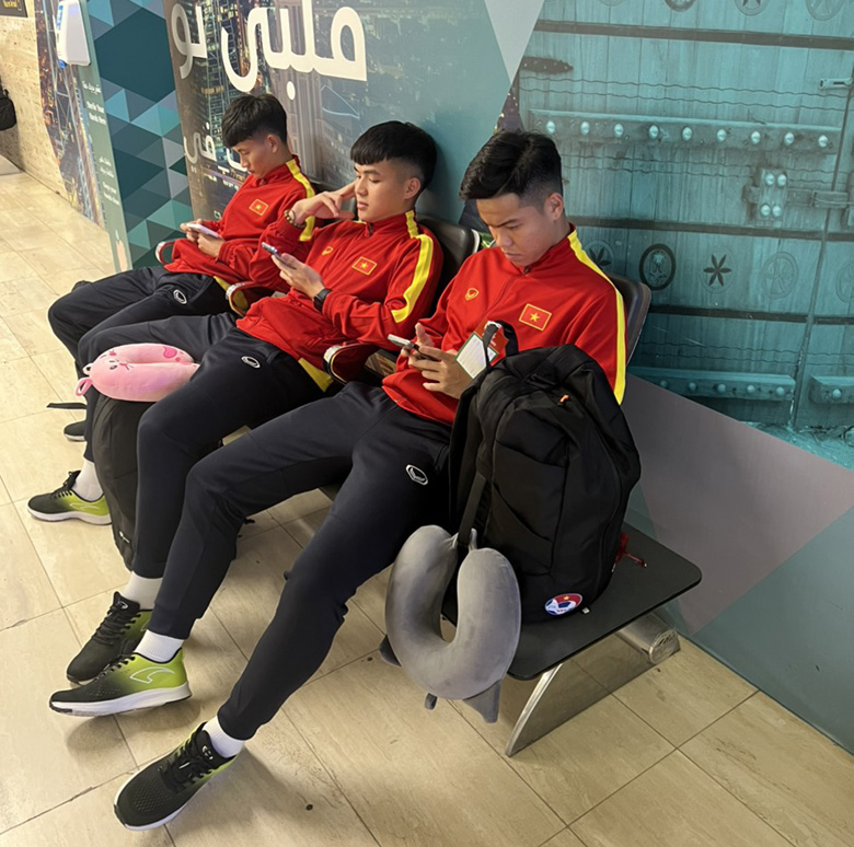 U20 Việt Nam mất nửa ngày để tới Saudi Arabia tập huấn cho VCK châu Á - Ảnh 1