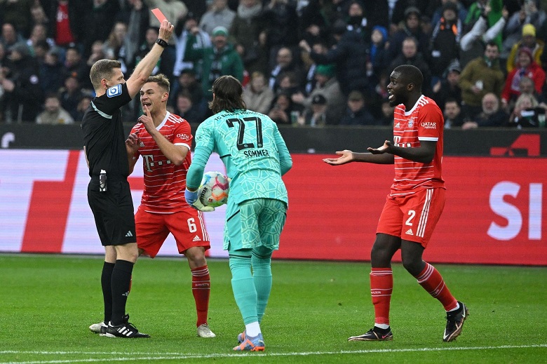 Kết quả bóng đá Monchengladbach vs Bayern Munich: Thảm họa thẻ đỏ, lại thua ‘khắc tinh’ - Ảnh 3
