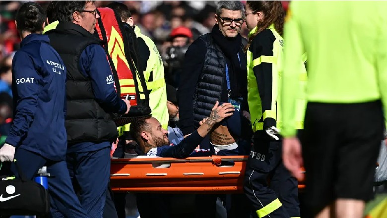 Neymar chấn thương nặng, bật khóc khi nằm cáng rời sân ở trận PSG vs Lille - Ảnh 2