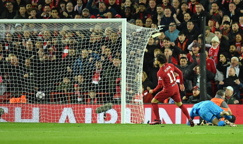 Courtois 'tấu hài', biếu không bàn thắng giúp Salah đi vào lịch sử Liverpool - Ảnh 2