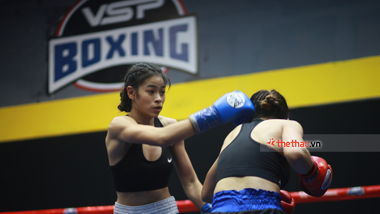 Xuất hiện nữ võ sĩ Việt Nam thắng trận boxing chuyên nghiệp đầu tiên ở tuổi 18 - Ảnh 1