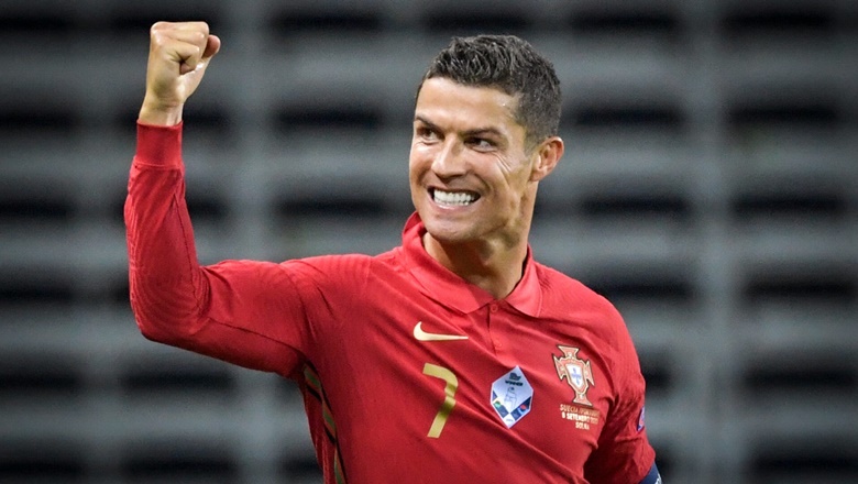 Ronaldo cho thấy trình độ thượng thừa, nói lưu loát 5 thứ tiếng - Ảnh 1