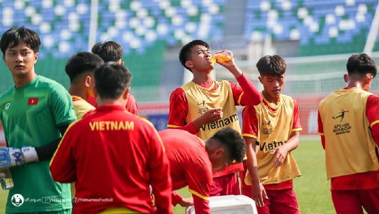 U20 Việt Nam tập luyện giữa trưa, sẵn sàng gây sốc trước U20 Australia - Ảnh 1