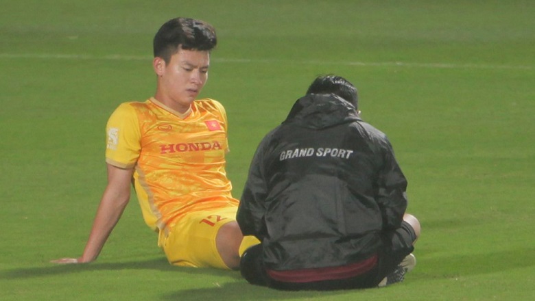Phan Tuấn Tài dính chấn thương đen đủi, bỏ dở buổi tập của U23 Việt Nam - Ảnh 2
