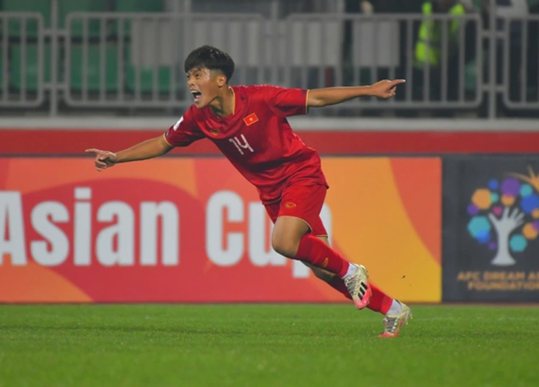 HLV Hoàng Anh Tuấn úp mở vị trí lạ cho Quốc Việt trước trận gặp U20 Iran - Ảnh 1