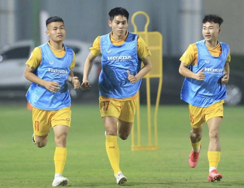 U23 Việt Nam tạm chia tay 4 cầu thủ, đón thêm nhân tố mới lên hội quân - Ảnh 1
