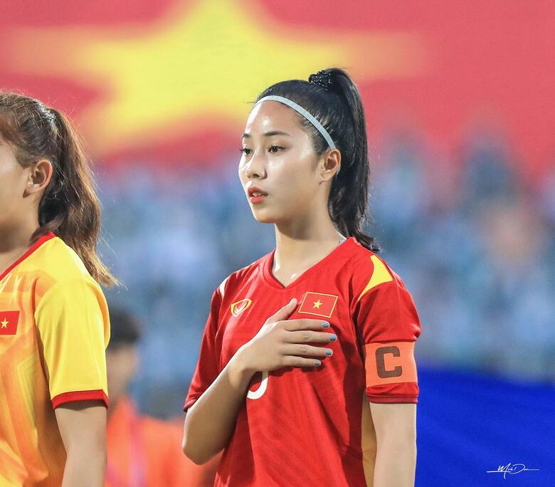 Chiêm ngưỡng nhan sắc vạn người mê của đội trưởng ĐT U20 nữ Việt Nam - Ảnh 15