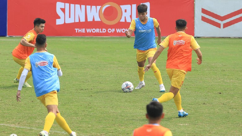 U23 Việt Nam đá giao hữu với CLB Phú Thọ trước thềm Doha Cup 2023 - Ảnh 2