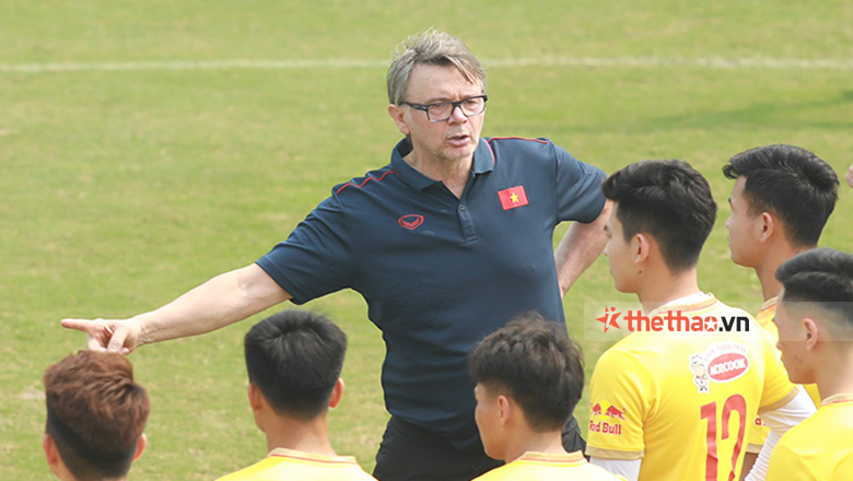 HLV Troussier chưa hài lòng với U23 Việt Nam, chỉ ra nhiều hạn chế sau trận gặp CLB Phú Thọ - Ảnh 1