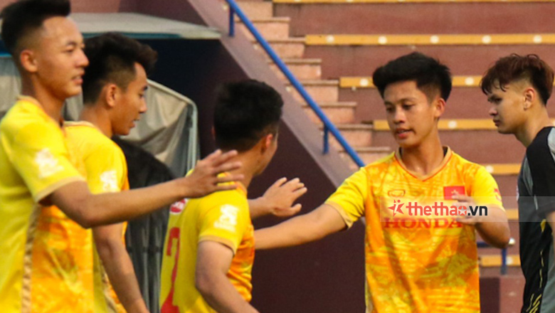 HLV Troussier chưa hài lòng với U23 Việt Nam, chỉ ra nhiều hạn chế sau trận gặp CLB Phú Thọ - Ảnh 2