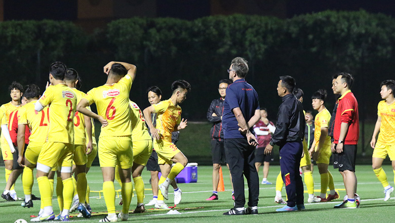 HLV Philippe Troussier: Không cần quá lo lắng kết quả thua U23 Iraq - Ảnh 1