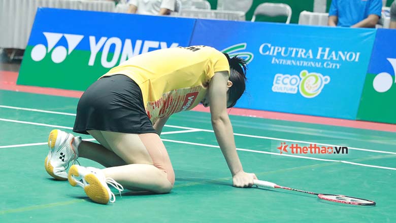 Thuỳ Linh đập vợt giải toả sau chiến thắng ở bán kết Ciputra Hanoi 2023 - Ảnh 1