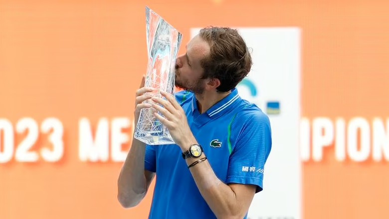 Medvedev hạ Sinner sau 2 set, vô địch Miami Open 2023 - Ảnh 2