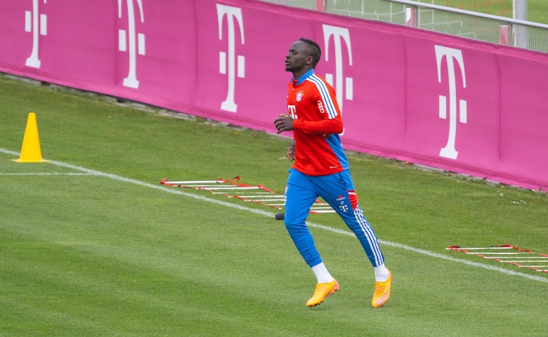 Bayern Munich chính thức đưa ra án phạt cho Mane sau vụ đấm Sane - Ảnh 2