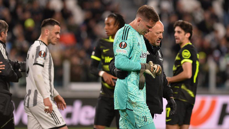 Thủ môn Juventus lên cơn đau tim, bật khóc rời sân giữa trận tứ kết Cúp C2 châu Âu - Ảnh 1