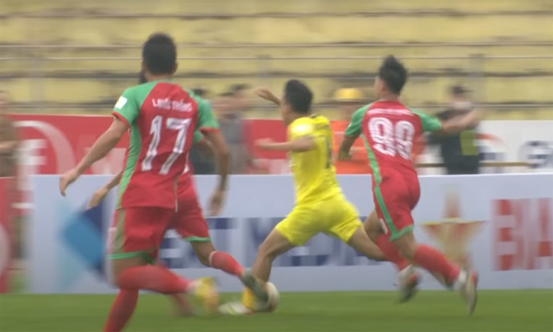 Cựu cầu thủ U23 Việt Nam bị Bình Phước thanh lý hợp đồng vì khiến đội nhà bị thổi 11m - Ảnh 1