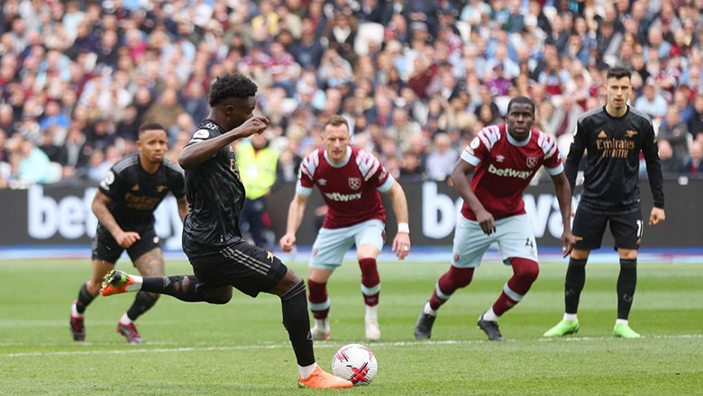 Saka xin lỗi CĐV Arsenal vì đá hỏng penalty ở trận gặp West Ham - Ảnh 1