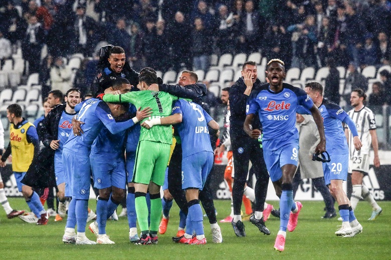 Napoli có cơ hội vô địch Serie A sớm 6 vòng, AC Milan chính thức thành cựu vương - Ảnh 1