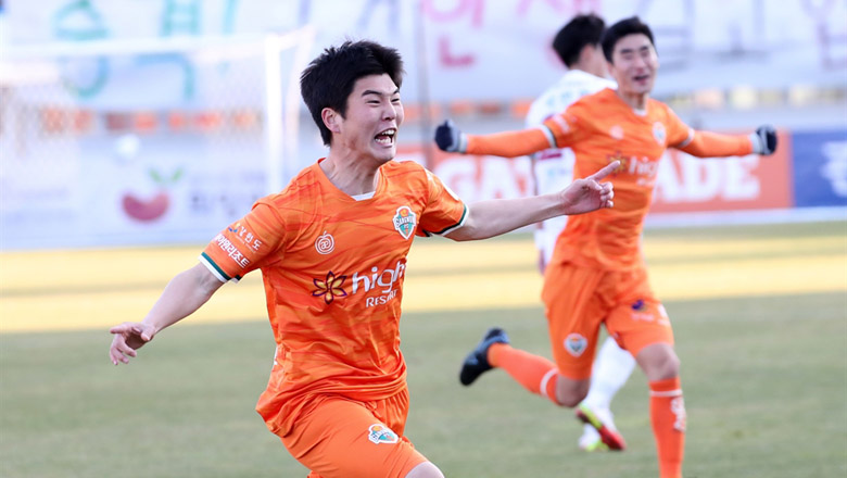 Nhận định, soi kèo Gangwon FC vs Chungbuk Cheongju, 17h00 ngày 2/5: Kẻ mạnh hơn sẽ thắng - Ảnh 1