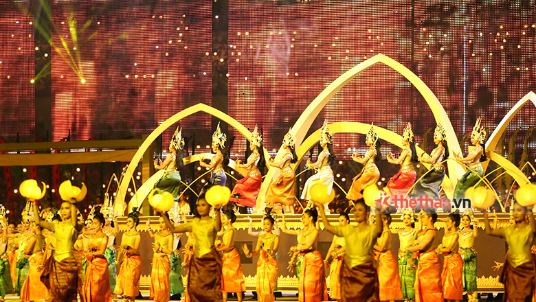 SEA Games 32 chính thức khởi tranh sau Lễ khai mạc đầy màu sắc - Ảnh 4