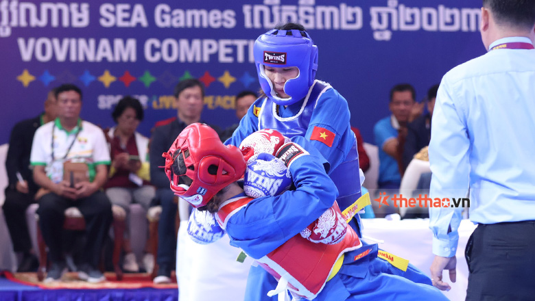 Lê Thị Hiền thắng đậm 7-0 võ sĩ Lào, Việt Nam có HCV thứ ba ở SEA Games 32 - Ảnh 1