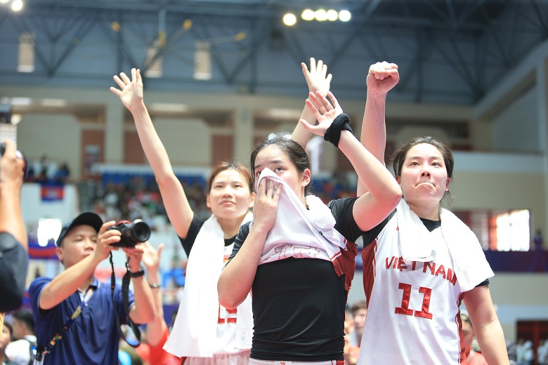 ĐT bóng rổ nữ Việt Nam đánh bại Philippines, giành Huy chương vàng lịch sử - Ảnh 1