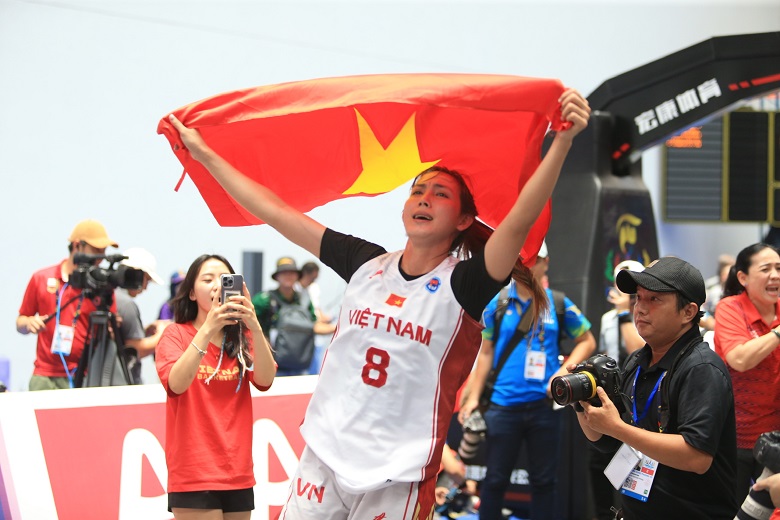 ĐT bóng rổ nữ Việt Nam đánh bại Philippines, giành Huy chương vàng lịch sử - Ảnh 2