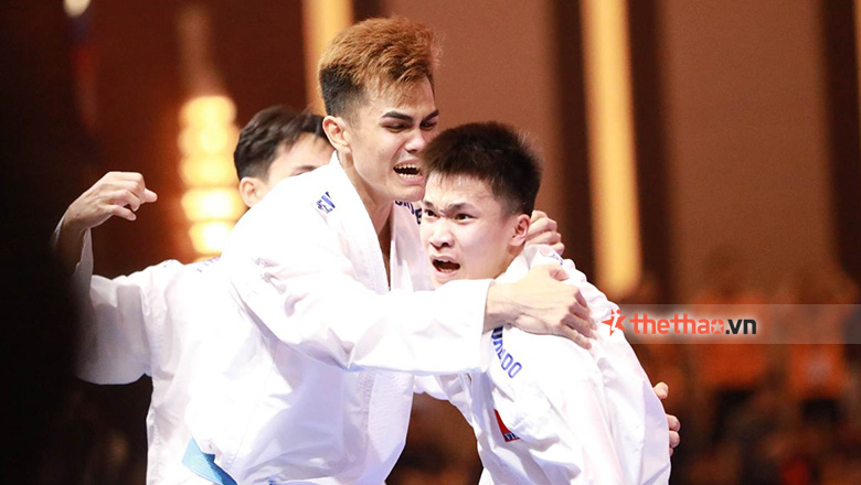 Các VĐV Karate Việt Nam vỡ òa cảm xúc với 2 tấm HCV đồng đội đầy kịch tính tại SEA Games 32 - Ảnh 3