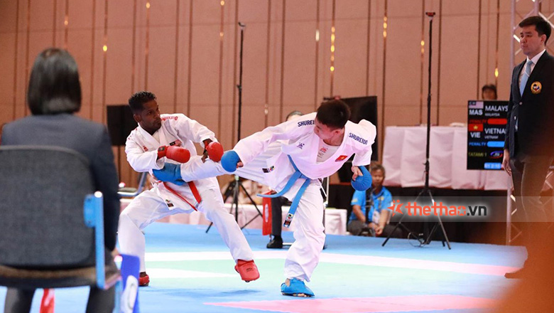 Các VĐV Karate Việt Nam vỡ òa cảm xúc với 2 tấm HCV đồng đội đầy kịch tính tại SEA Games 32 - Ảnh 10