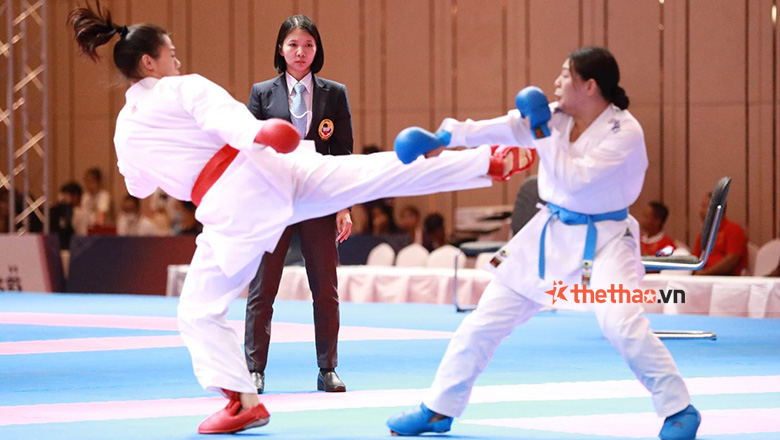 Các VĐV Karate Việt Nam vỡ òa cảm xúc với 2 tấm HCV đồng đội đầy kịch tính tại SEA Games 32 - Ảnh 12