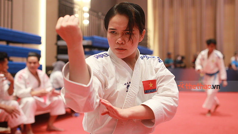 Nguyễn Thị Phương đấu 2 trận chung kết Karate trong 15 phút - Ảnh 1