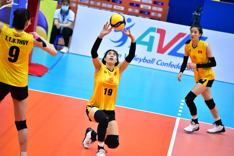 Tuyển bóng chuyền nữ Việt Nam thắng đậm khó tin ngày ra quân ở SEA Games 32 - Ảnh 1