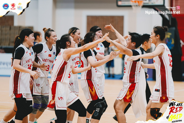 Tuyển bóng rổ Việt Nam ngược dòng hạ Thái Lan nhờ phong độ rực sáng của Trương Twins - Ảnh 2