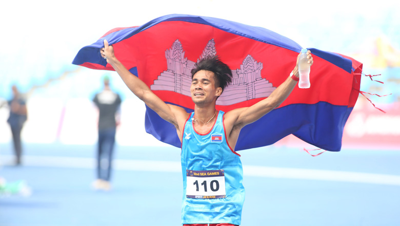 VĐV Campuchia giành HCV lịch sử ở đường chạy 800m. - Ảnh 1
