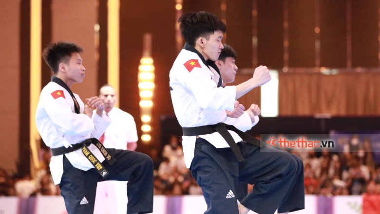 Quyền biểu diễn mang về tấm HCV đầu tiên cho Taekwondo Việt Nam tại SEA Games 32 - Ảnh 1