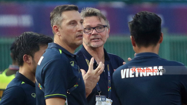 HLV Troussier: 'Thế hệ cầu thủ này rất tiềm năng, tôi không tiếc vì đón nhận họ' - Ảnh 2