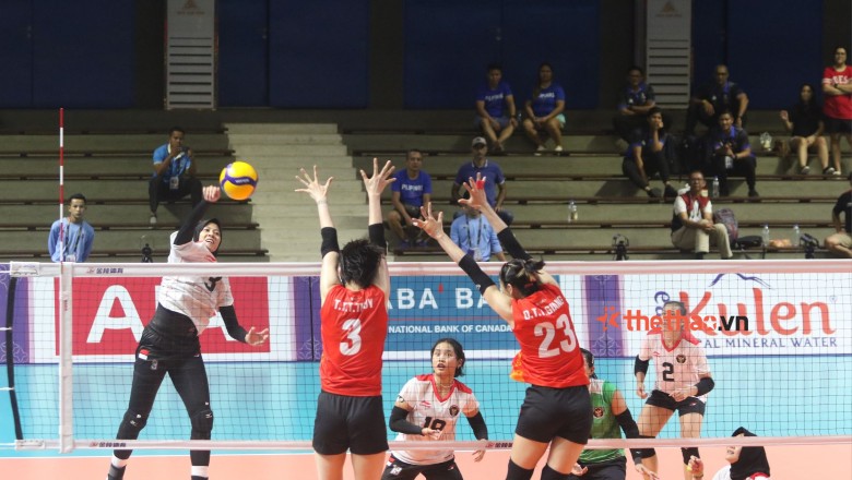 Tuyển bóng chuyền nữ Việt Nam thắng nghẹt thở Indonesia, vào chung kết SEA Games 32 - Ảnh 2