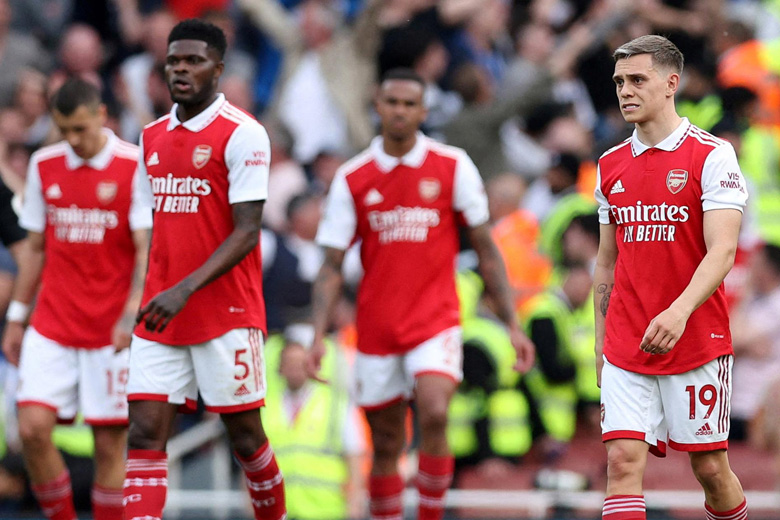 Arsenal thua thảm 0-3 trước Brighton, tự tay dâng cúp vô địch cho Man City - Ảnh 2