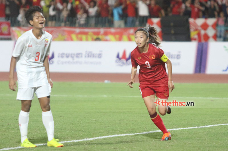 Huỳnh Như ghi bàn cho ĐT nữ Việt Nam, HLV Myanmar thay 2 người sau 17 phút - Ảnh 2