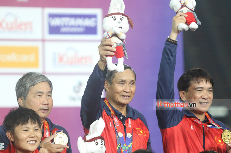 ĐT nữ Việt Nam giành HCV lịch sử tại SEA Games: Những cô gái kim cương chờ ra ‘biển lớn’ - Ảnh 1