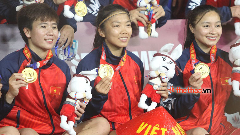 ĐT nữ Việt Nam giành HCV lịch sử tại SEA Games: Những cô gái kim cương chờ ra ‘biển lớn’ - Ảnh 3