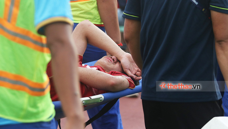Khuất Văn Khang chấn thương nặng, phải rời sân bằng cáng cuối trận gặp U22 Myanmar - Ảnh 3