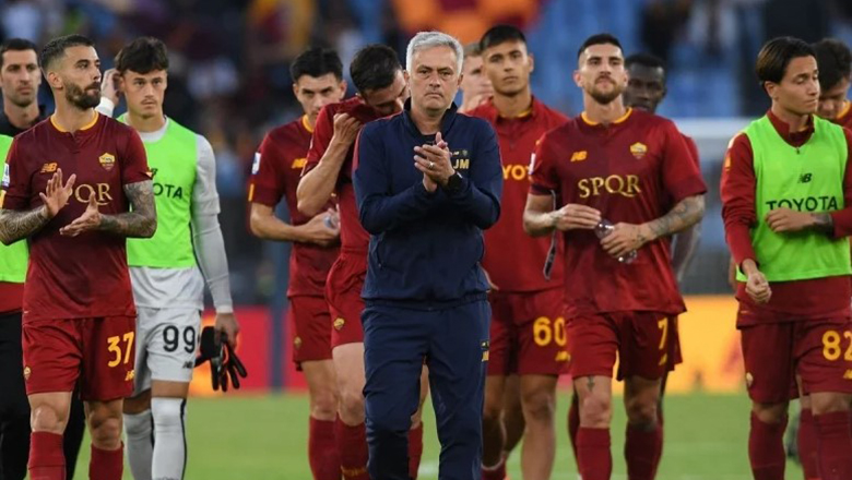 Mourinho cấm cả 'người nhà' bén mảng đến sân tập AS Roma trước trận chung kết Cúp C2 - Ảnh 1