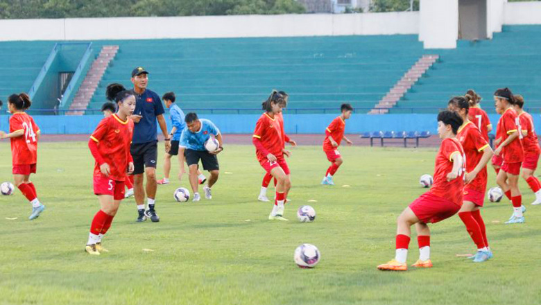 ĐT U20 nữ Việt Nam bắt đầu tập luyện chuẩn bị cho vòng loại U20 châu Á 2024 - Ảnh 1
