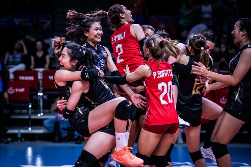 Tuyển bóng chuyền nữ Thái Lan thắng đậm đối thủ cao to ở Volleyball Nations League 2023 - Ảnh 1