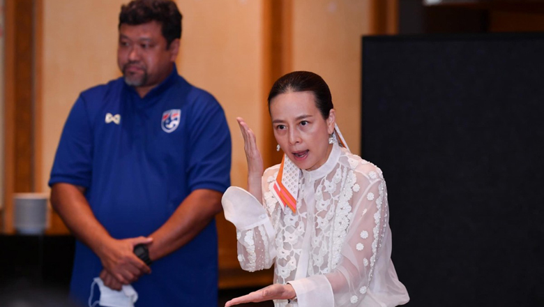 Vì sao Madam Pang rút lại quyết định tranh cử chức chủ tịch LĐBĐ Thái Lan? - Ảnh 1
