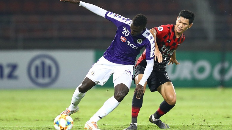 ‘Siêu tiền đạo’ V.League Pape Omar bất ngờ trở lại Việt Nam đá phủi - Ảnh 1